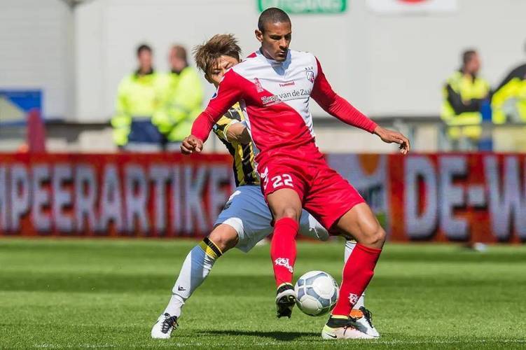 他经常在关 他经常在关